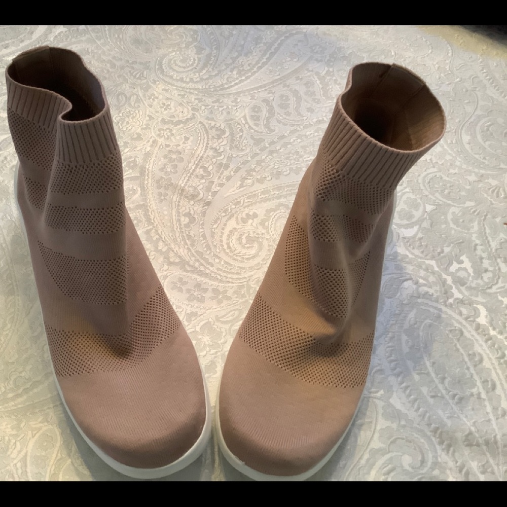Woman’s short boot